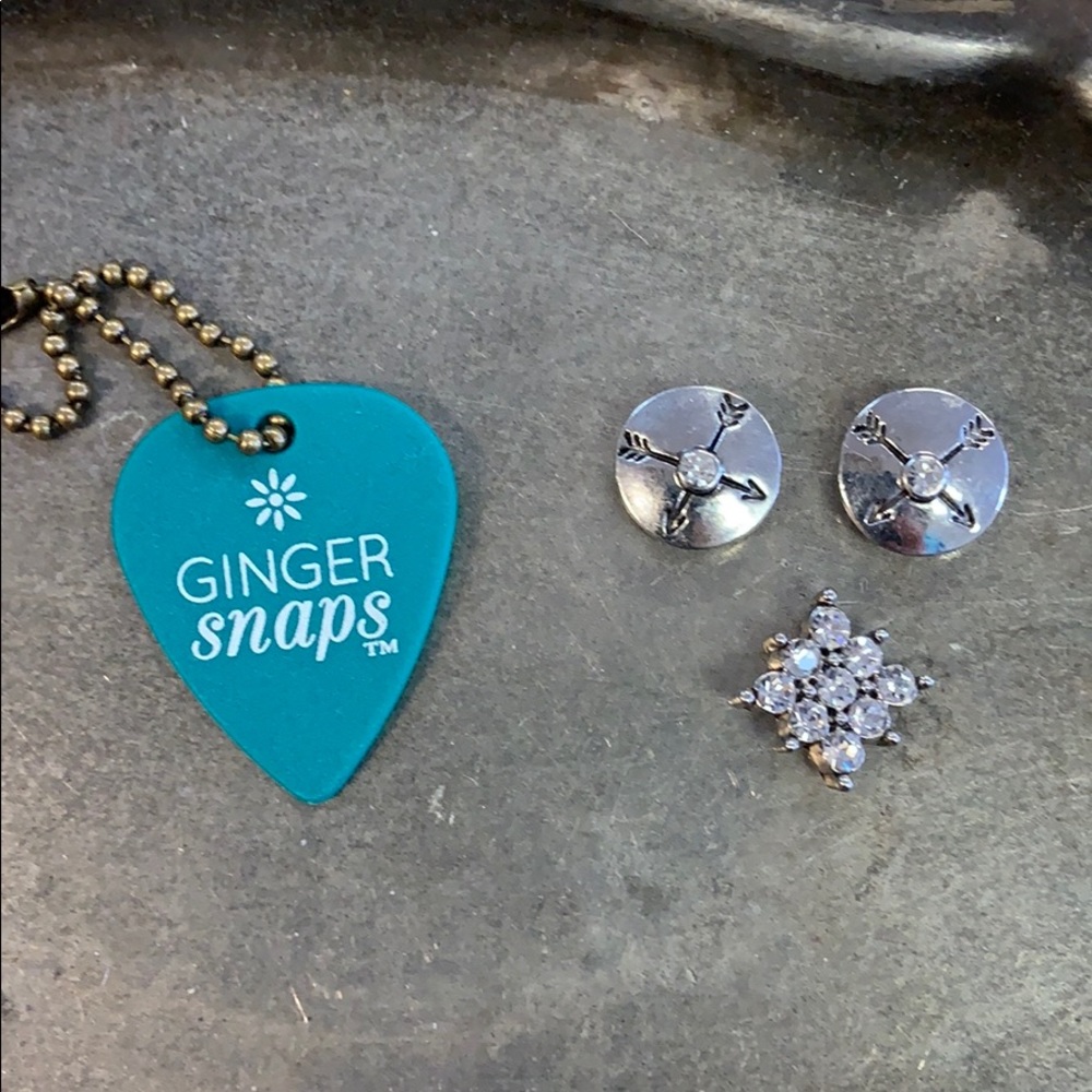 Ginger Snaps Mini Silvertone Arrow & Rhinestone